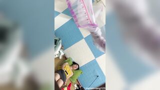 quay lén phòng trọ gái xinh móc bím thủ dâm trong phòng trọ