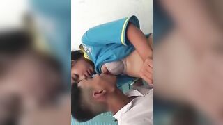 Học sinh giờ vc thật địt nhau trong giờ nghỉ giải lao