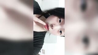 bé học sinh lớp 11 vú to tập tành khoe vú - phần 2