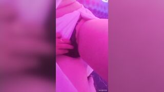 Móc lồn bóp vú check hàng em nhân viên quán hát