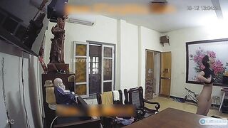 Hack cam phát hiện em dâm nữ kính cận lồn rậm lông nude thay đồ trong phòng khách