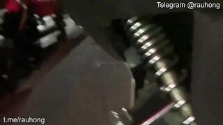 Cặp đôi Tây lông k biết vì sao mà hứng quá cởiđồ địt nhau ngay trg hẻm khi du lịch VN