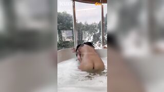 Pongkyubi ra mắt MV thủ dâm móc lồn chảy nước trắng xóa trong bồn tắm cực nứng