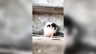 Vl thật 2 em nó nứng đến mức trốn học rủ nhau ra góc khuất địt nhau mới ghê