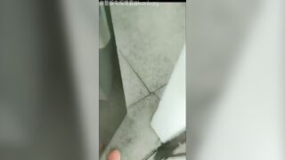 Cô giáo dâm đãng thủ dâm trong lớp học