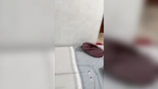Làm liều lén rút bao ra chịch trần Ny