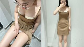Lấy phải con đĩ vợ dâm cho người ta địt còn khoe MXH