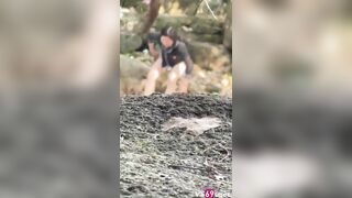 Cặp đôi tranh thủ chịch nhau trong hang đá khi đi phượt