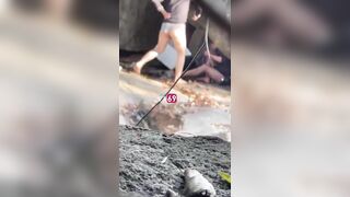 Cặp đôi tranh thủ chịch nhau trong hang đá khi đi phượt