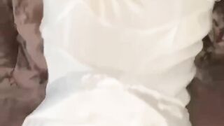 Cưỡng híp em gái họ không dùng bao cao su