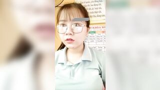 cô giáo c1 live show hàng trên lớp