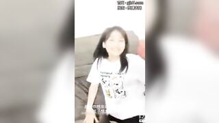 Sờ soạn bóp bú con bạn thân mới lớn dâm đãng