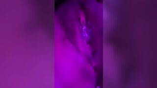 Phương Anh nằm xoa lồn ra nước