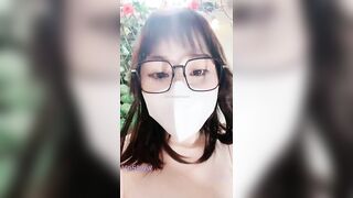 Em idol QQLive HL Yuna9x show lồn trong quán cafe mà nứng qua dụ em nhân viên phục vụ