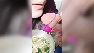 NAY EM ĂN MÓN BÚN CHẤM ĐẦU BUỒI