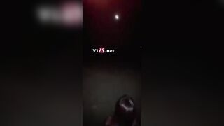 Bạo vl lôi nhau ra đường lớn địt doggy ngay tại đấy mặc kệ người qua đường quay lại
