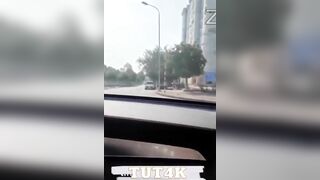 Đang trên đường mà a cứ sờ mó, em gái hứng tụt quần bú cu rồi nhấp luôn giữa đường