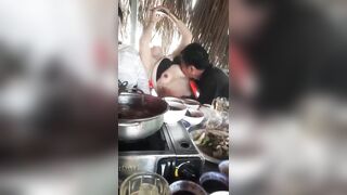 Nhậu rồi cho bạn chồng bú vú tại bàn nhậu