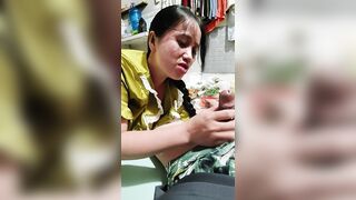Đang sục cặc thì bị em hàng xóm phát hiện