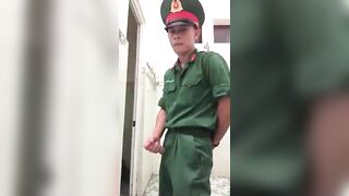 Chú công an dâm