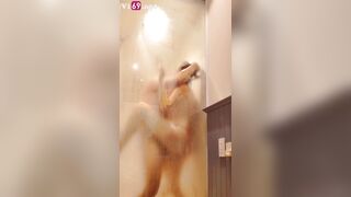 Làm tình trong phòng tắm mờ mờ ảo ảo với em gái vú to cực phê 2