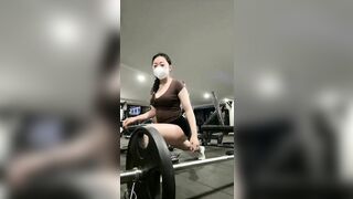 Gái việt mông to livestream public trong phòng gym