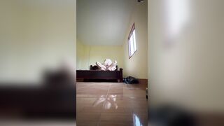 dắt em sinh viên năm nhất về nhà em cho địt không bao xuất trong thoải mái