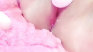 Em gái mới lớn tự sướng phê bắn nước liêm tục
