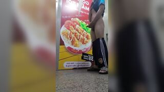 Nưng quá ra ngoài sục