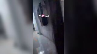 Thua kèo bắt em nó cởi chuồng đi khắp xóm trọ rồi về doggy cho địt lút cán