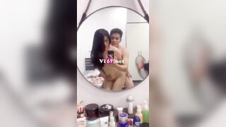 ĐỊT EM KẾ TRƯỚC GƯƠNG KHI CẢ NHÀ ĐI VẮNG