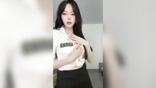 bé sinh viên mặt xinh nhảy tiktok lột đồ cực nứng - phần 2