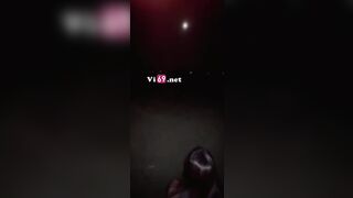 Lót áo chịch em giữa đồng anh còn bật đèn không sợ người lạ thấy