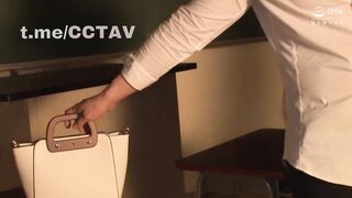 Cô chủ nhiệm xinh đẹp bị cậu học sinh hư ép phải làm trò đồi bại và bắn ngập lồn