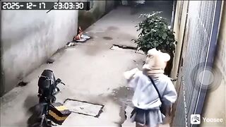 Gái xinh bị người lạ Móc Lồn Ngay tại nhà Bóp vú