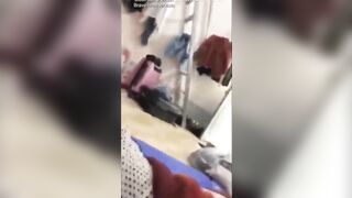 sang phòng em công nhân rồi chịch luôn em lúc bạn em vẫn ở phòng