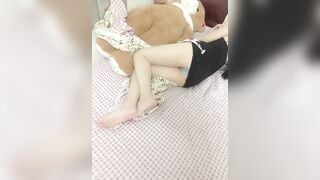 mò bím em gái nuôi ngủ say như chết