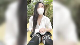 Dâm nữ MMlive sanzai2 ra ngoài vườn cây lén livestream public show lồn bị người lạ ph
