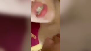 TRÔNG HIỀN THẾ NHƯNG DÂM LẮM