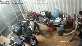 Hack camera nhà chị dâu thấy lồn chị nhiều lông vú chị to