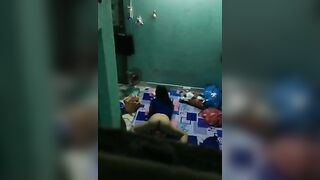 Quay lén bà chị họ đang thủ dâm trong phòng