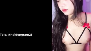 Có tiền Huyền Trang pose gì cũng chiều 2