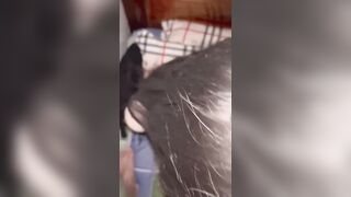 Em đẹp bị ép ngậm sâu cây kẹo