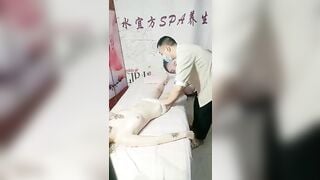 Massage toàn thân bị KTV địt