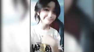 Thủ dâm củng em học sinh trên zalo hàng non mới lớn dâm đãng