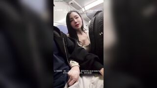 Gái dâm bú cu sục cặc trên xe khách dâm đãng kích thích siêu dâm