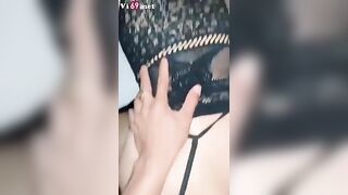 Huấn luyện em để chơi lỗ hậu mà anh cứ rút ra đút vào làm em thốn