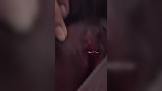 Gái teen sáng làm gái ngoan tối live show lồn còn banh ra cho mn quay xem rõ hơn