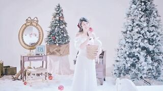 Thịt nàng công chúa bạch tuyết khi  ăn táo kích dục 1