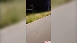 THỬ THÁCH ĐỊT NHAU CÙNG NGƯỜI LẠ